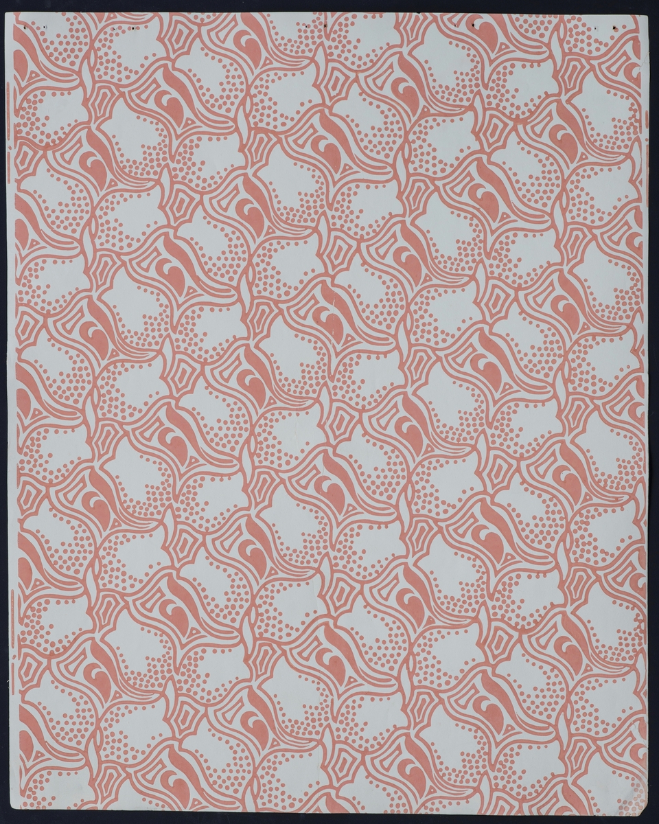 Bok/ hefte med 26 tapetprøver à 47,8 x 59,8 cm. Boken består av 5 mønster med ulike fargevariasjoner. Mønstrene er Tulipan, Akeleie, Dahlia, Dynamografikk og ett uten navn.