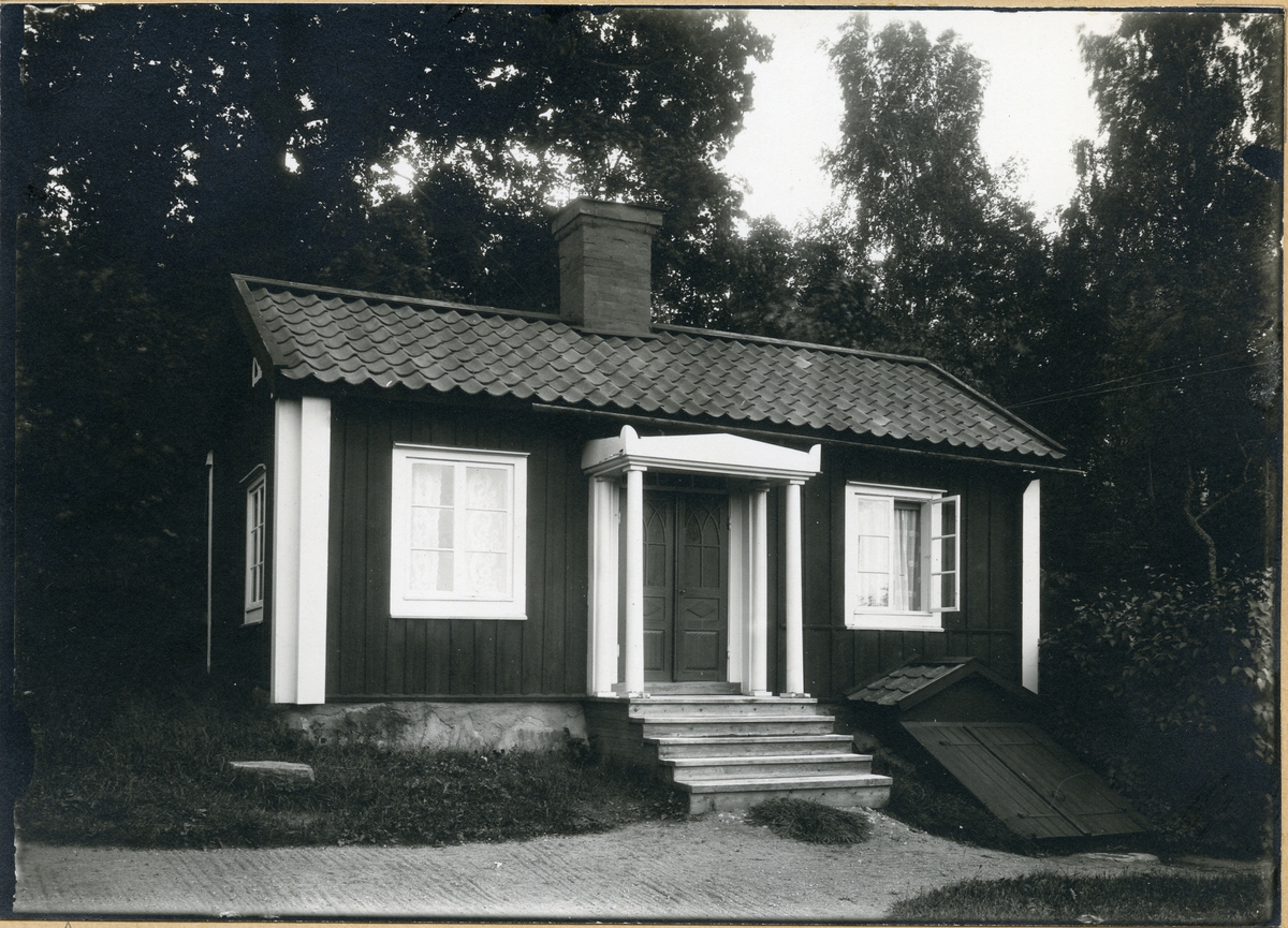 Säby sn, Hallstahammar kn, Hällby.
"Kontoret" på Karl Karlssons gård, 1923.