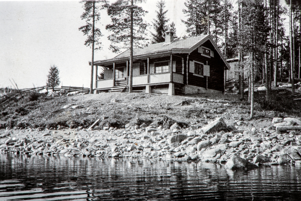 Hytte ved Harasjøen. Er nabohytta til hytta "Kristiansund" ved Harasjøen.