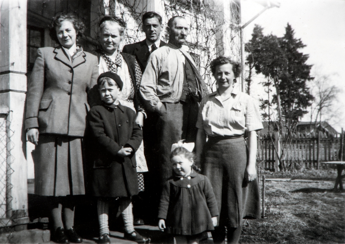 Familiebilde fra Oustad søndre i Romedal.