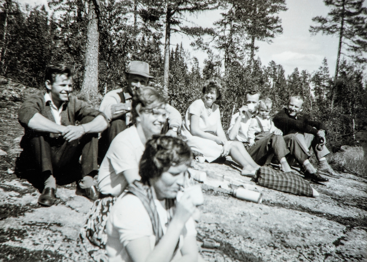 Avskjedsfest for Eldbjørg Hovin på Busvolsætra 1963.