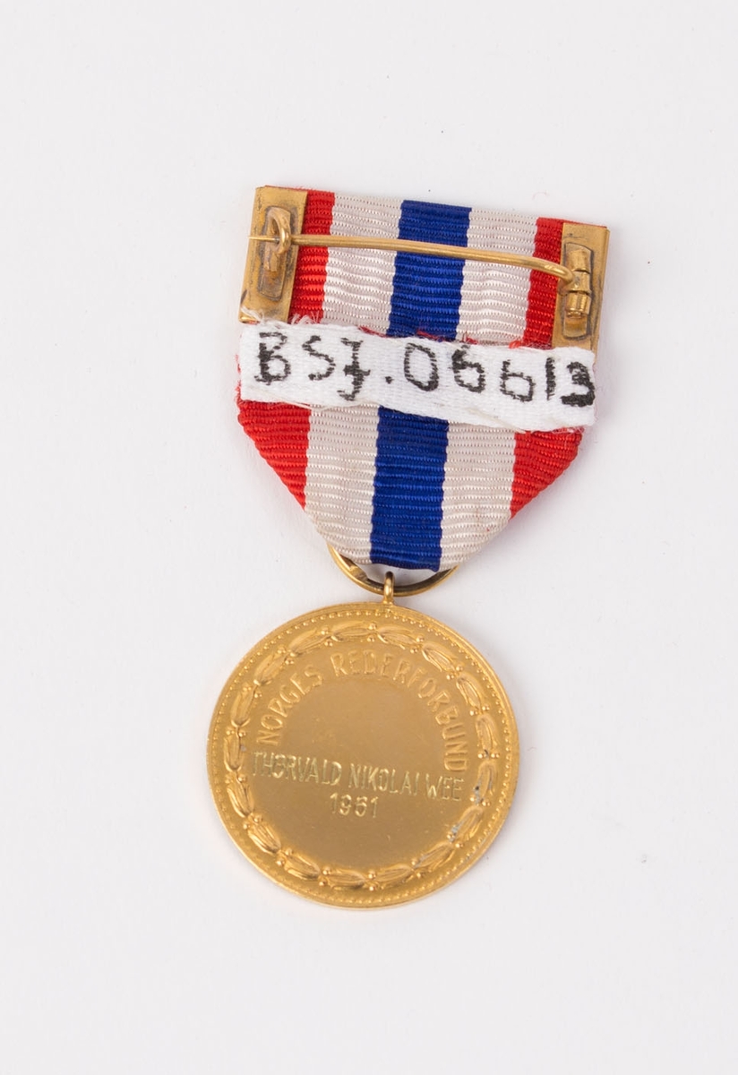 Motiv av hjuldampskipet CONSTITUTIONEN bg. 1827.