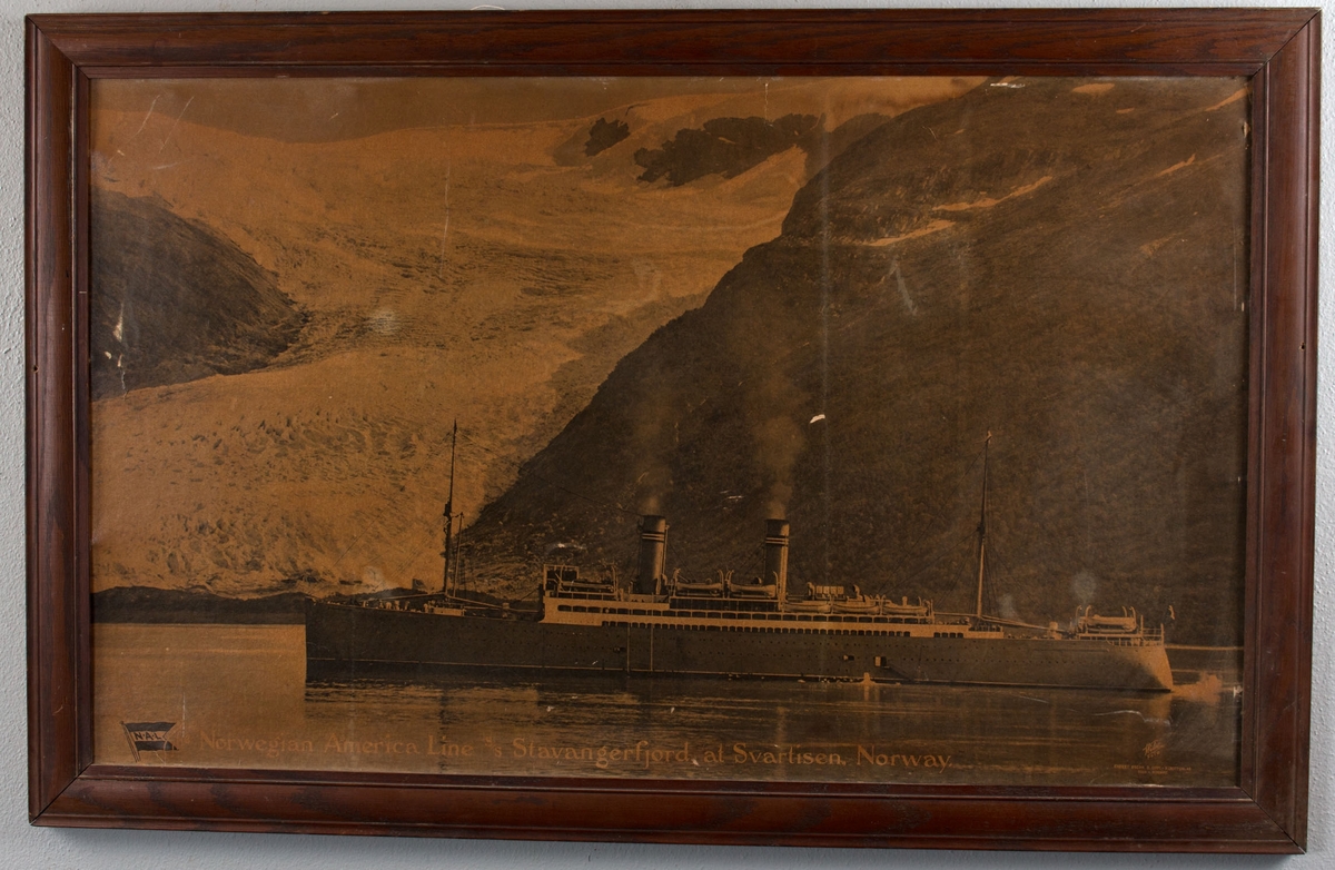 Trykk av DS STAVANGERFJORD for full maskin ved Svartisen. Reklameplakat.