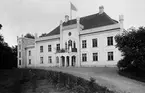 Strömsbergs gård i Ljungarum, Jönköping. Strömsberg är bebyggt med en manbyggnad av reveterat trä i två våningar, huvudsakligen från 1600-talet och senare tillbyggd.