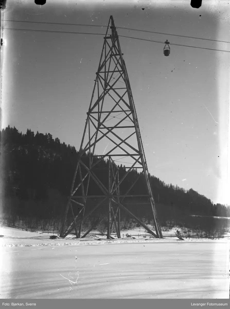 Mast til taubane, Østborg kalksteinsbrudd. Taubanen gikk over Børsåsen til Skånes kai, Levanger