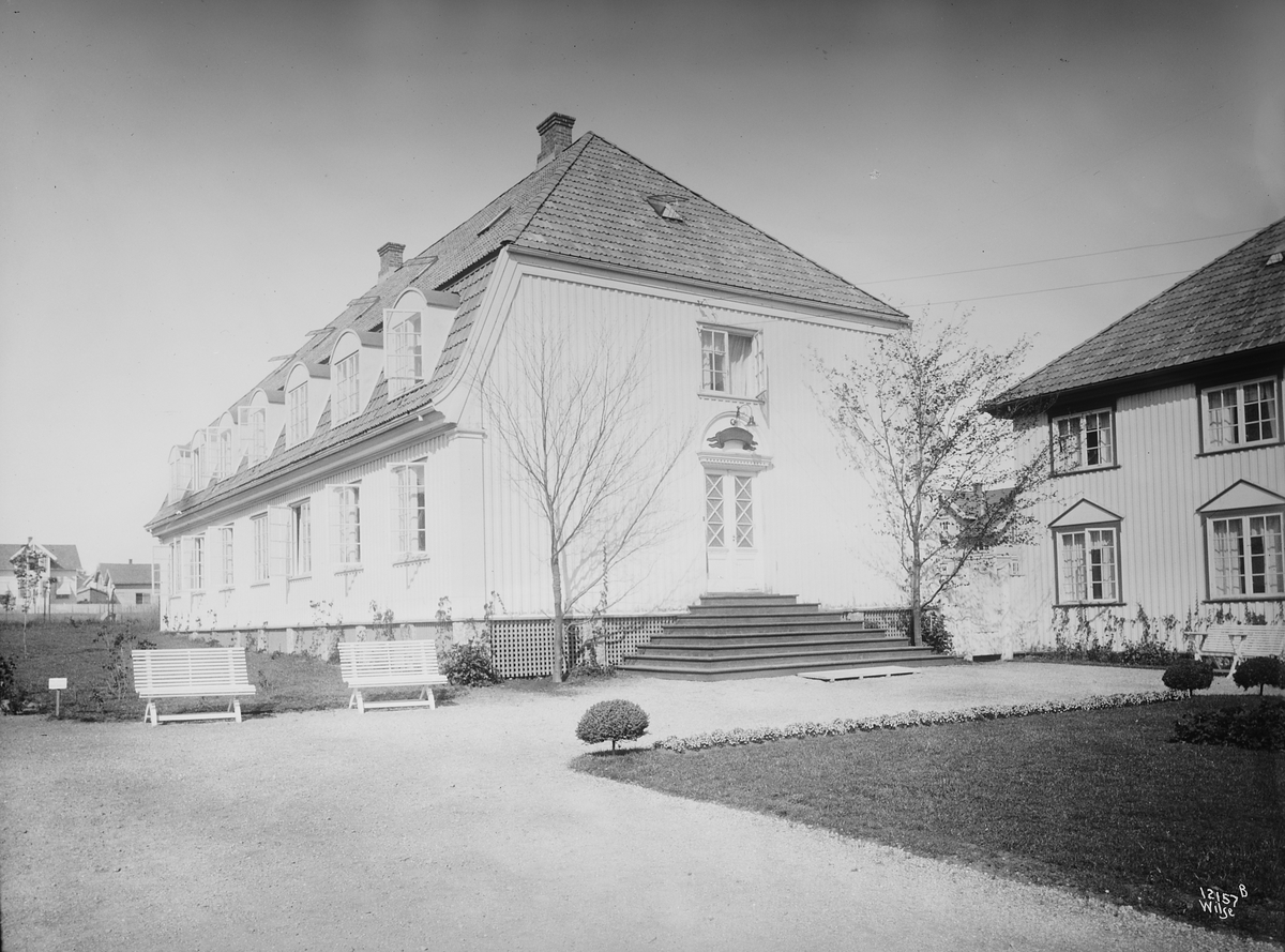 Konv: Larvik bad/villa