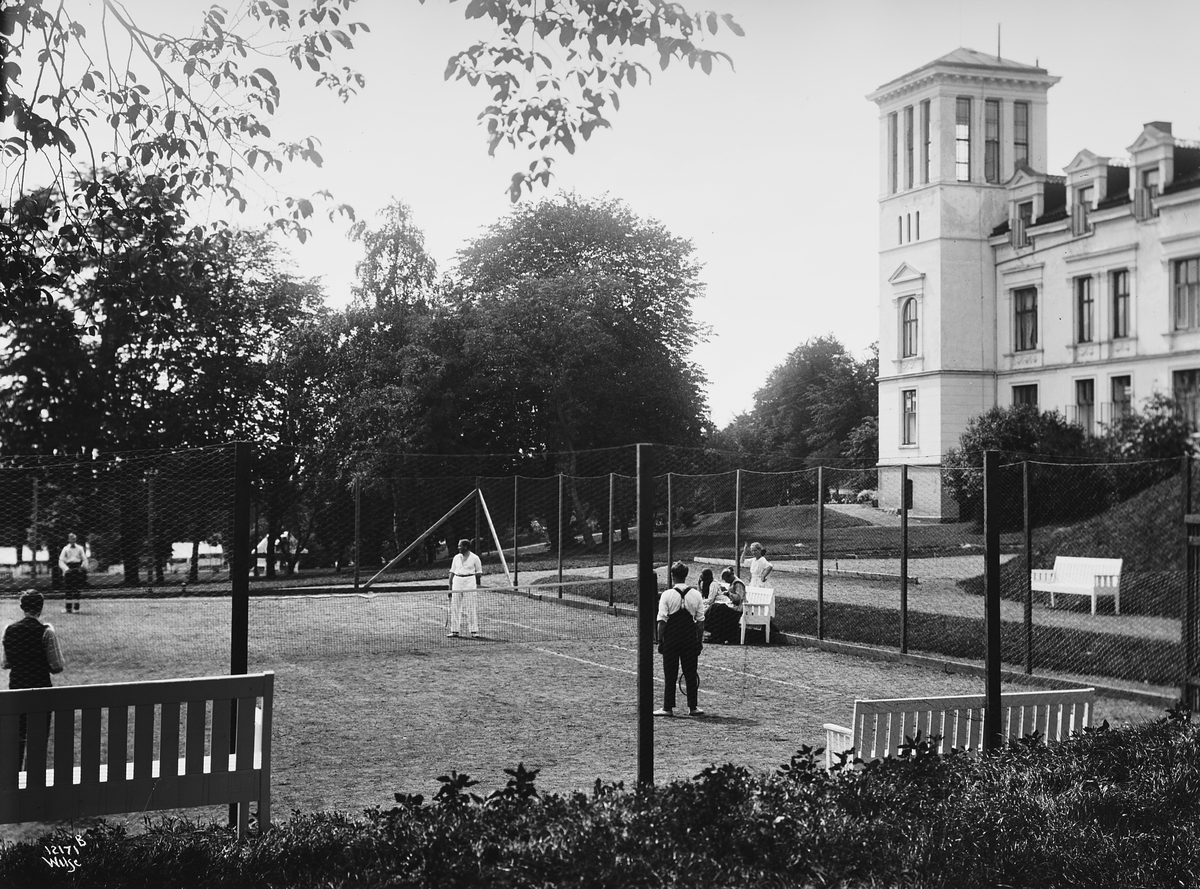 Konv: Larvik bad tennispladsen