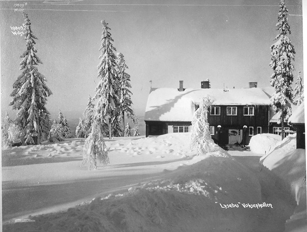 Bolig på Lysebu. Påskrevt bildet "Lysebu, Voksenkollen". Fotografert 1926.