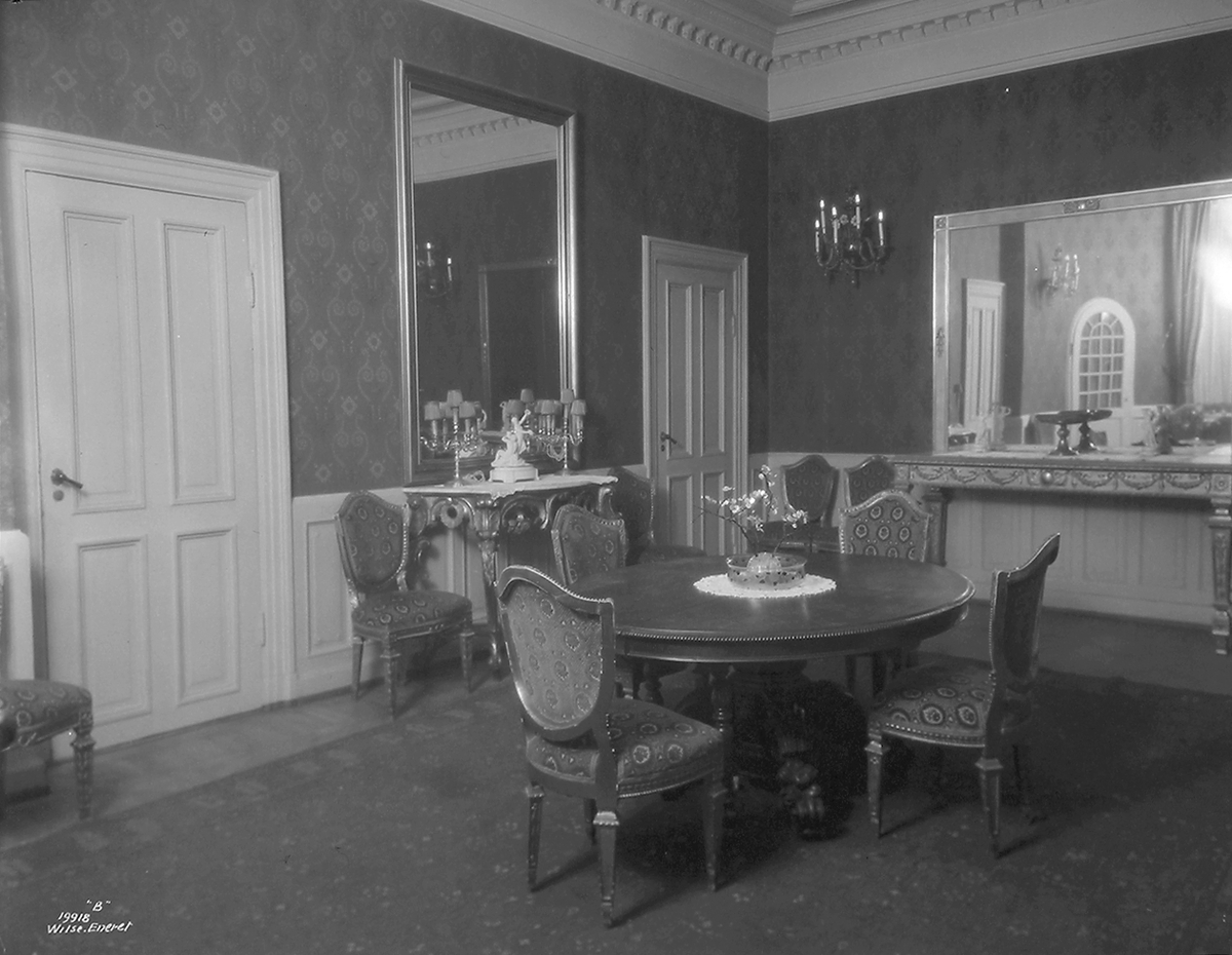 Interiør i spisestuen til Den Franske ambassade. Fotografert 1926.