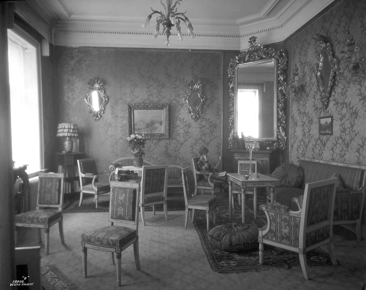 Interiør i salong til Den Franske ambassade. Fotografert 1926.