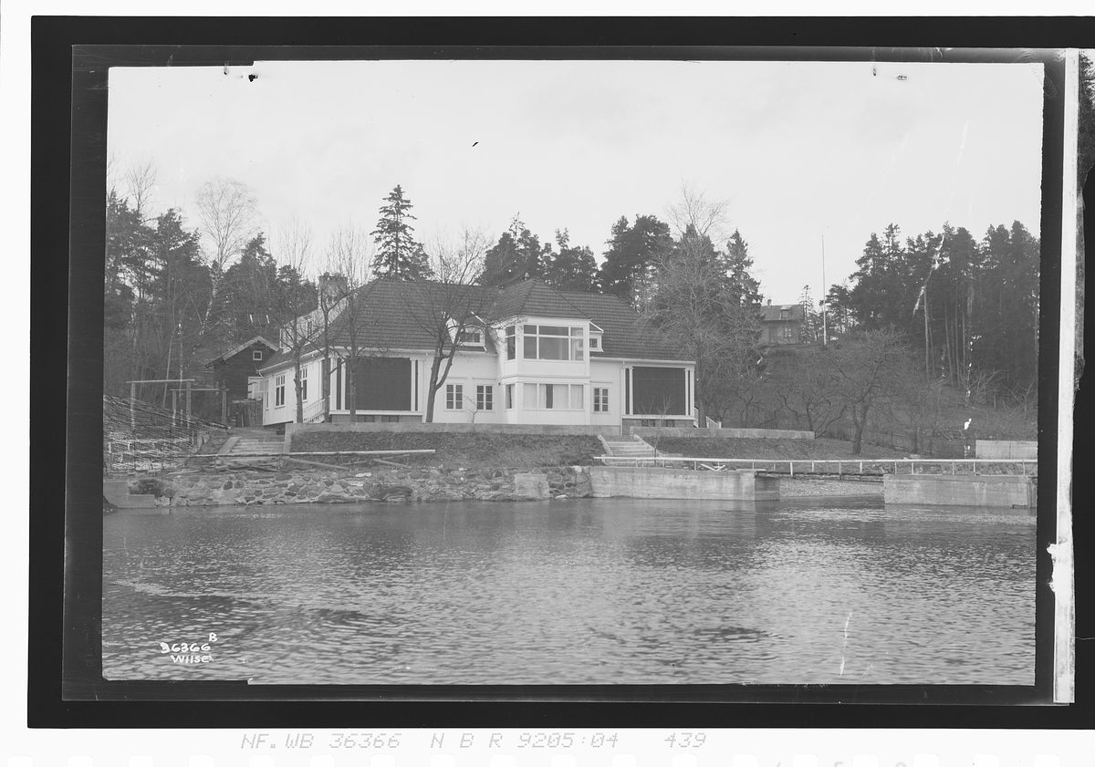 Villa ved sjøen. Fotografert 1929.