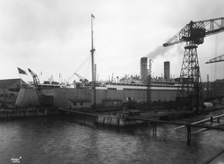 Prot: Stavangerfjord  gaa i Akers Dok