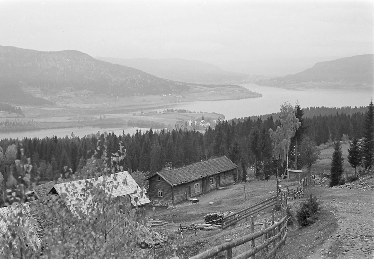 Landskap fra Fluberg mot Randsfjorden. Fotografert 1940.