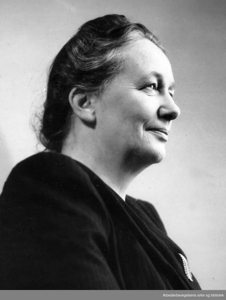 Aaslaug Aasland ((1890-1962). Første kvinnelige statsråd fra.Arbeiderpartiet.