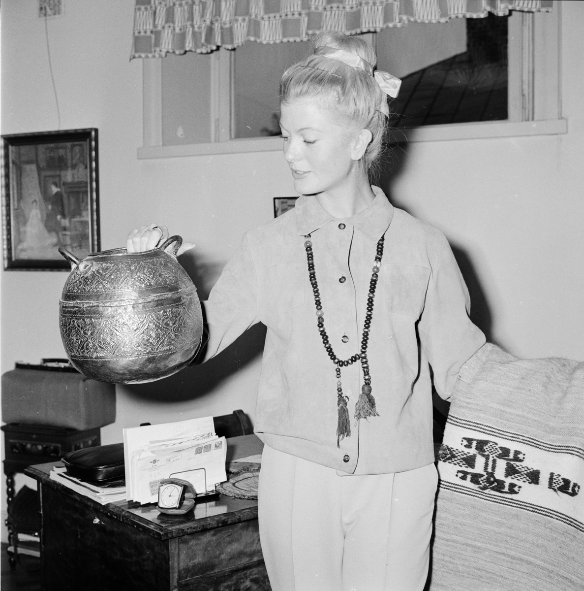 "Fotomodell från Uppsala besöker marockansk pascha", Uppsala, oktober 1959