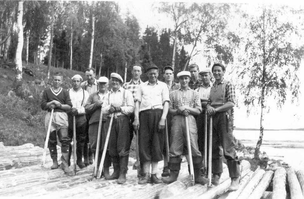 Fra Storsjøfløtinga ved Raskhammer'n (nedenfor Strand-garden).