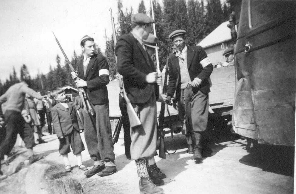 Utkalte til Løsset-leiren, 1945. Gunnar Trøen, Karl Sletta, Tollef Thorsteinsen, Kjell Sveen (den lille), Rolf Thorsteinsen. S29. 