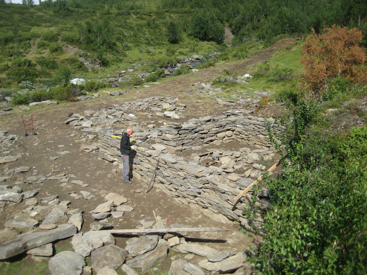 Steinmuring Magnillsjøan. 