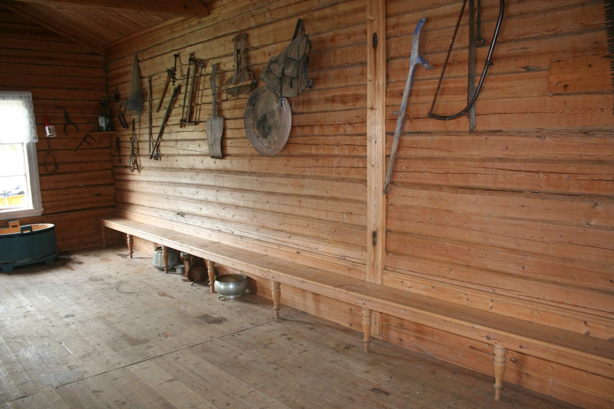 Dansesal, snekkerstue (I følge info er huset brukt som snekkerstue, mulig opprinnelig dansesal