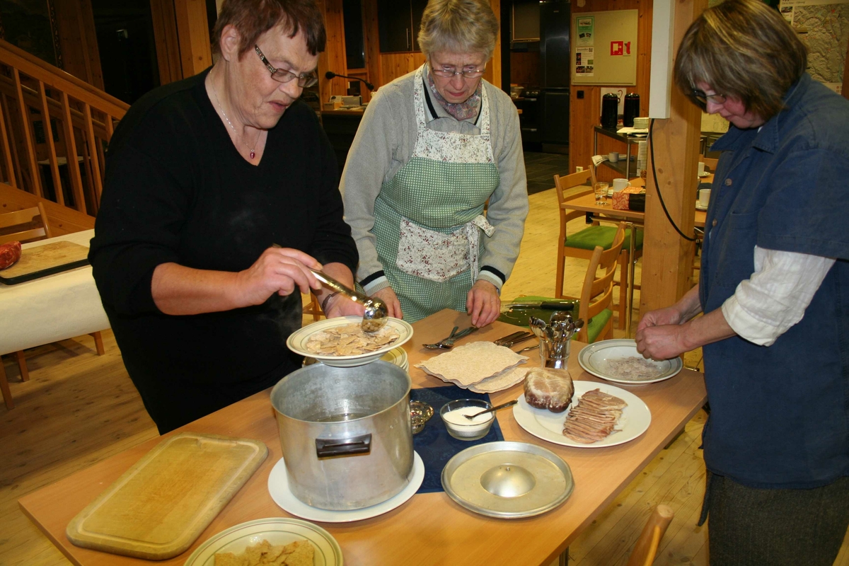 Sying av rull, mat, mølje med flatbrød