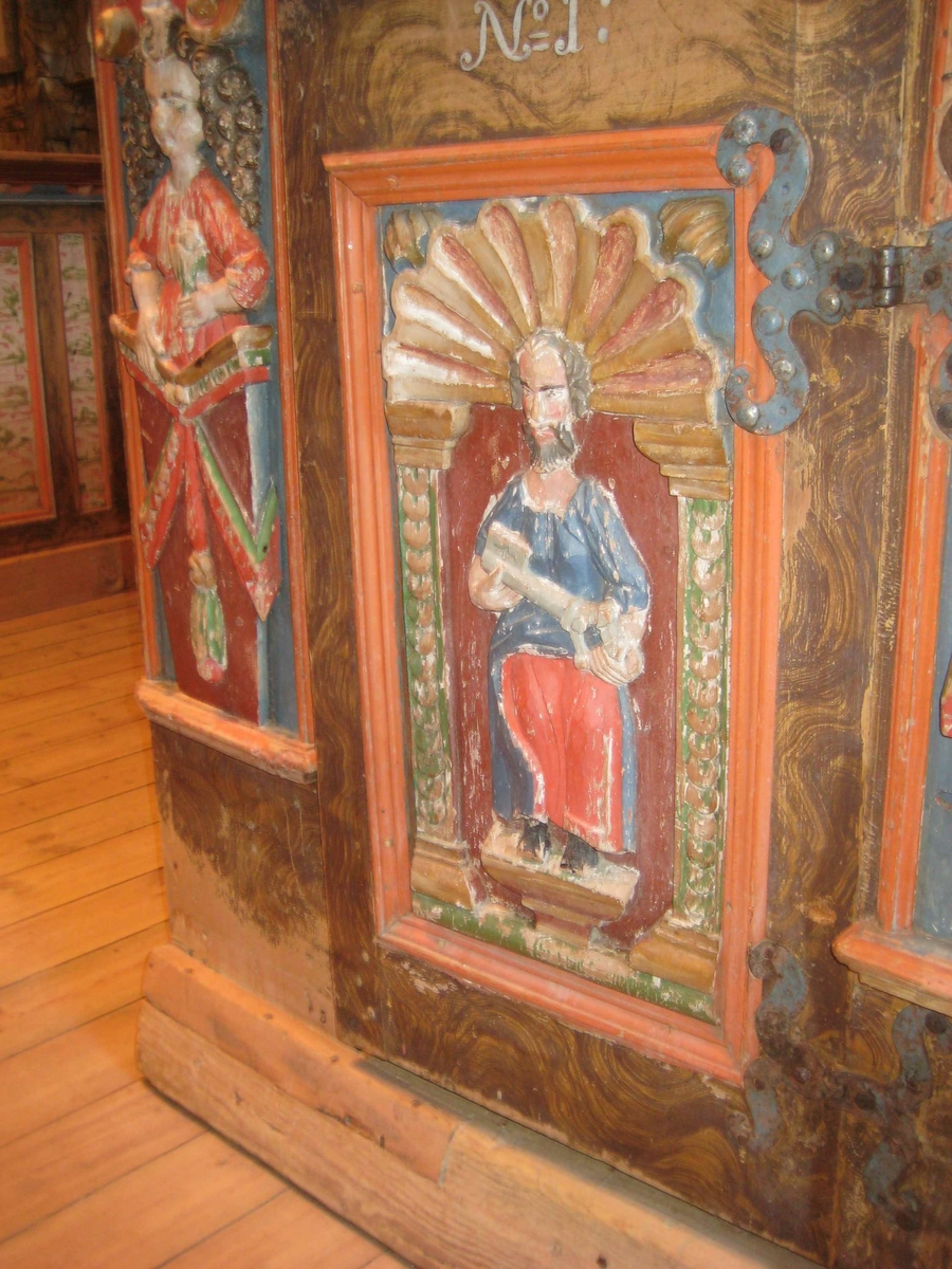 Kvikne kirke. Kirkestoldør