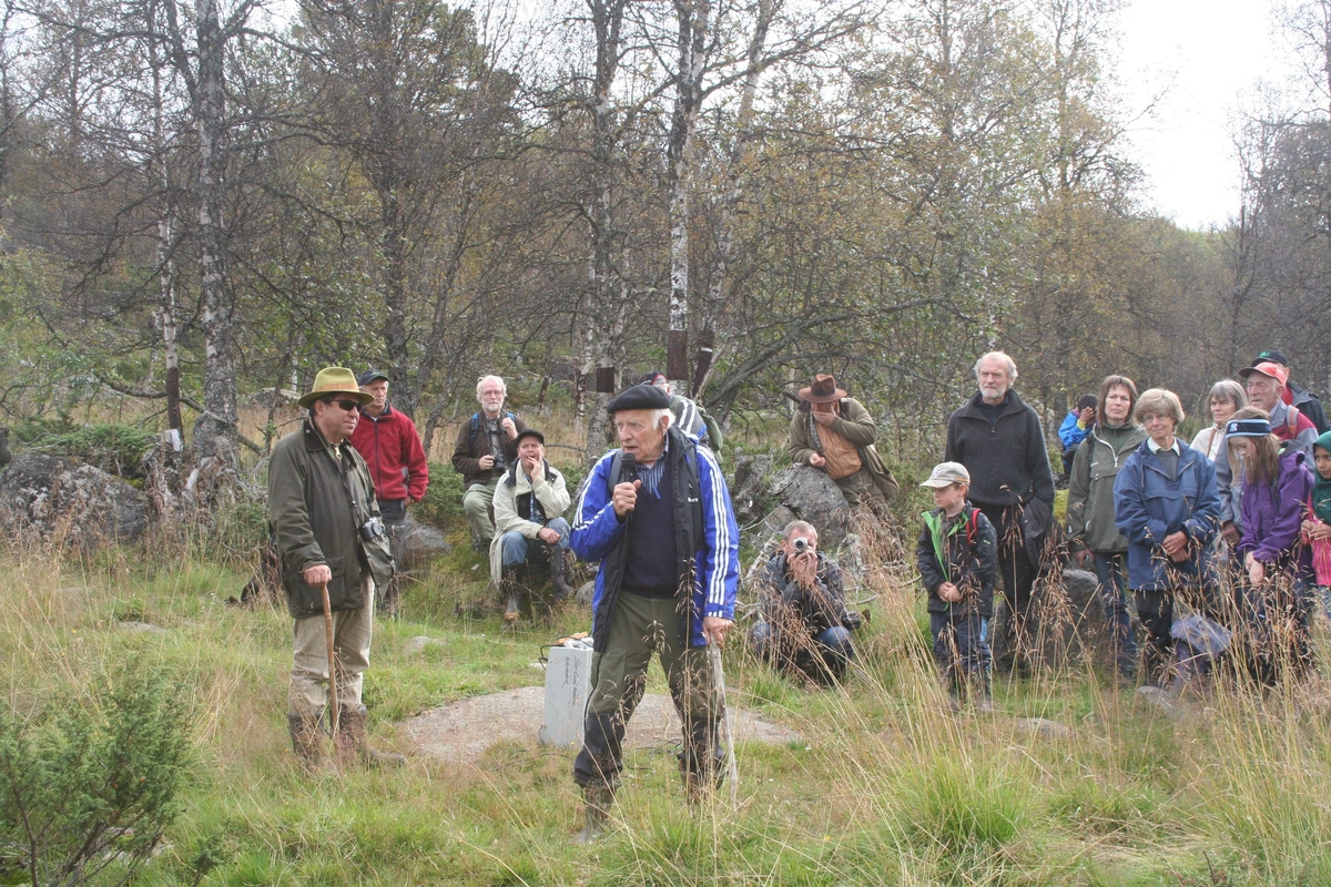 På leiring etter slagghaugen, Veslgrytdalen, Atnbrua