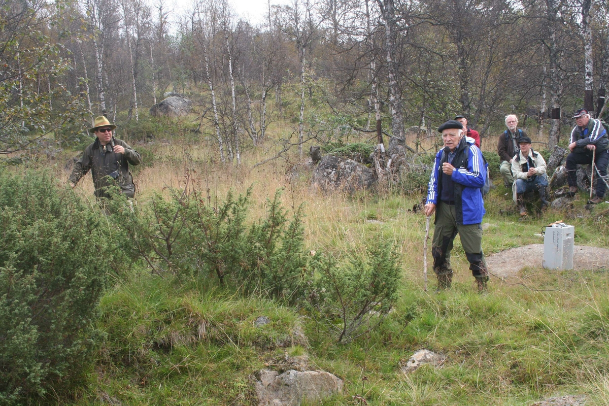 På leiring etter slagghaugen, Veslgrytdalen, Atnbrua