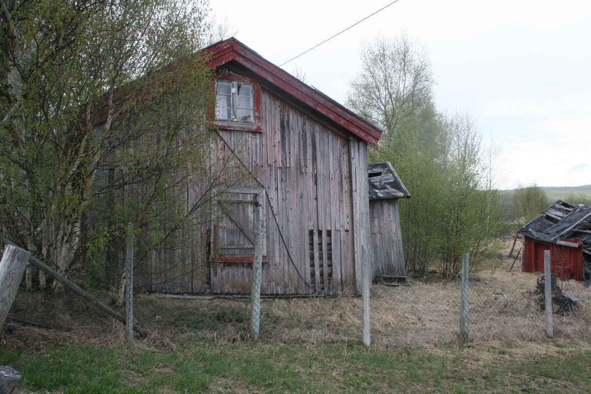 Bolighus, tater / omreisende Auma