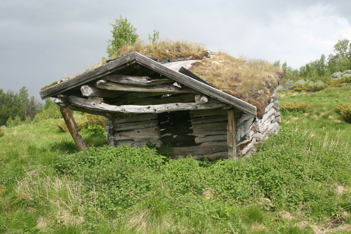 Løe, initaler, årstall, Håkon 7, Gruvåsen, Dalsbygda
