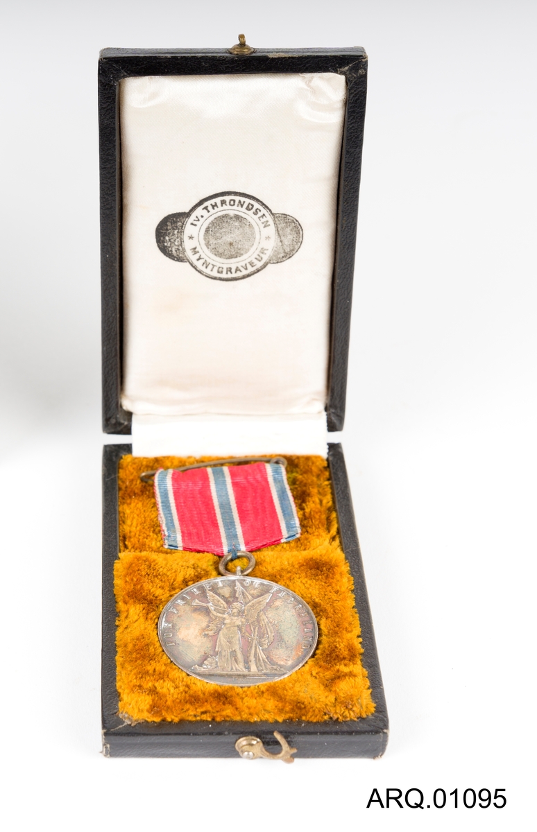 Engel, basun og flagg