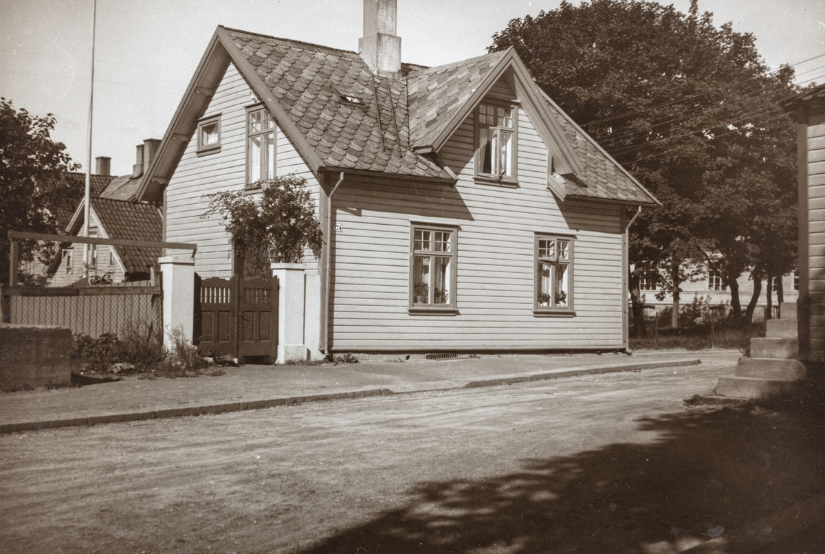 Øvregata sett mot nordvest, ca. 1938.