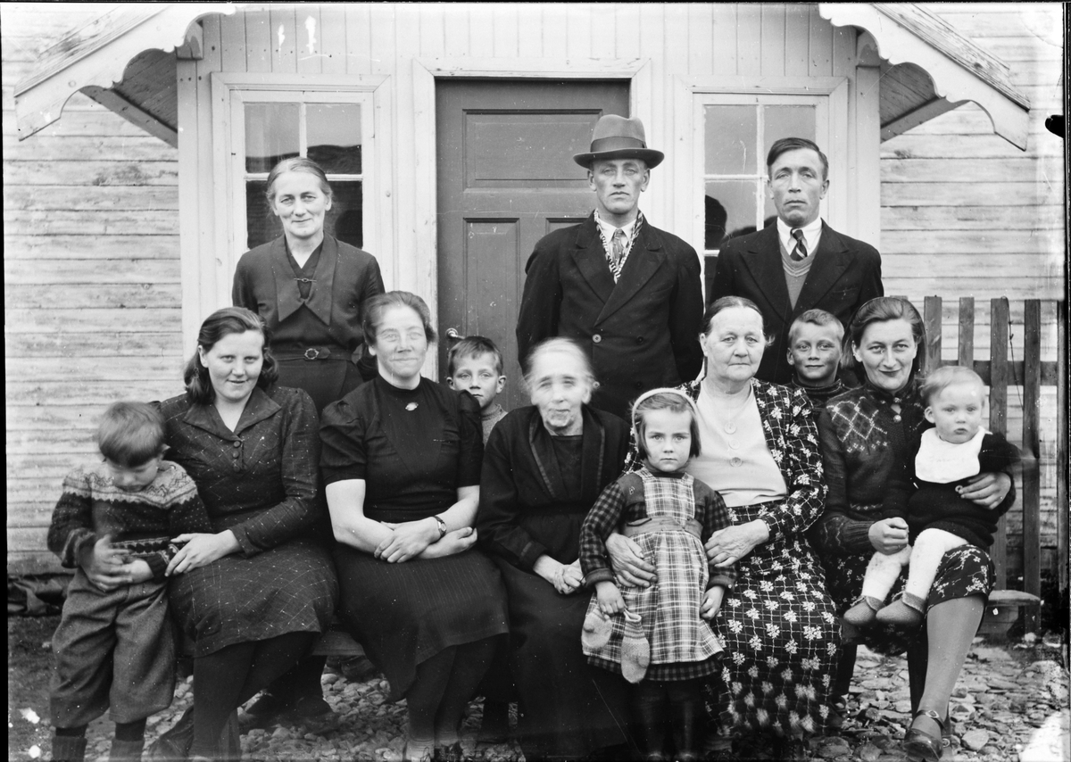 Bursdagsfeiring, Klausine Øras 70-årsdag, Øra, Vallersund