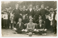 Hjalmar Sivgård med flera andra fotbollsspelare i Gothia eft