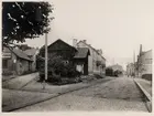 Klostergatan mot söder från gatukorsningen vid Järnvägsgatan.