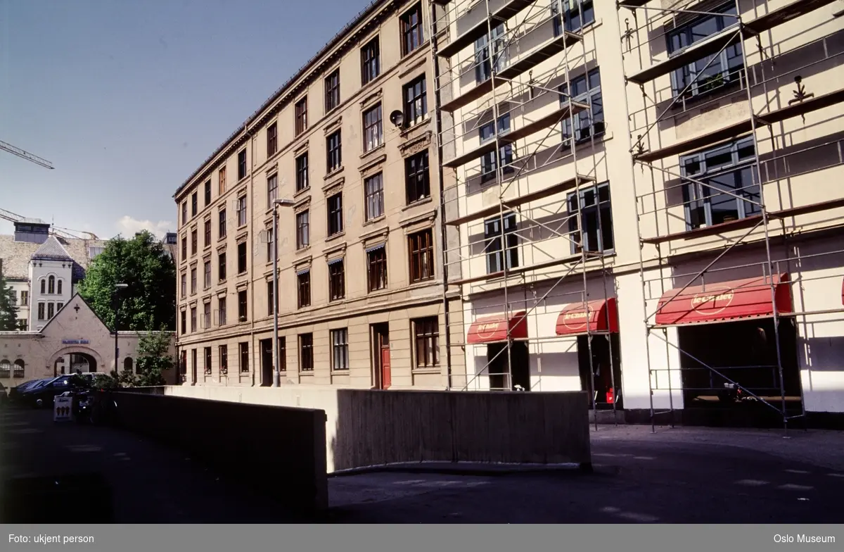 gateløp, nedkjørsel til parkeringskjeller, bygårder, port, Majorstuen skole