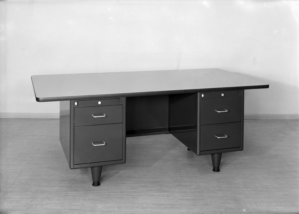 Skrivebord ved Nobø Fabrikker