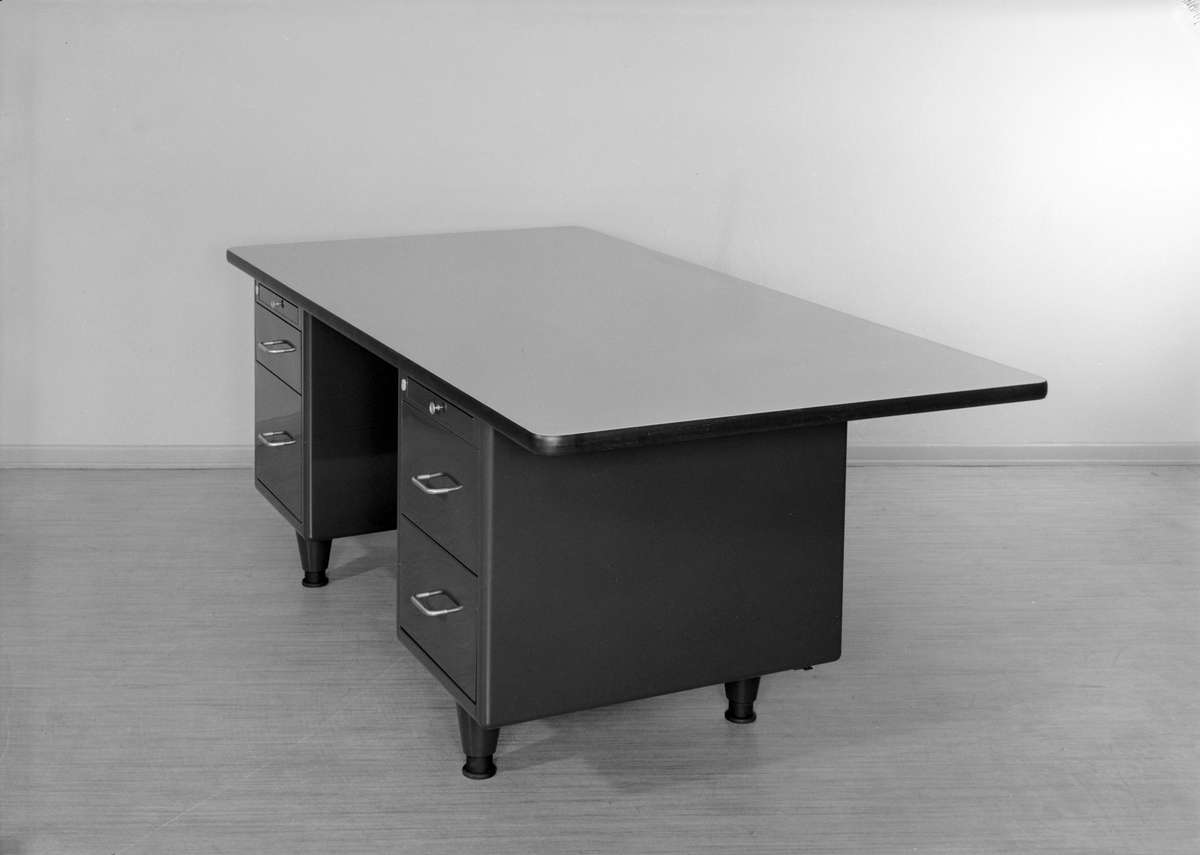 Skrivebord ved Nobø Fabrikker