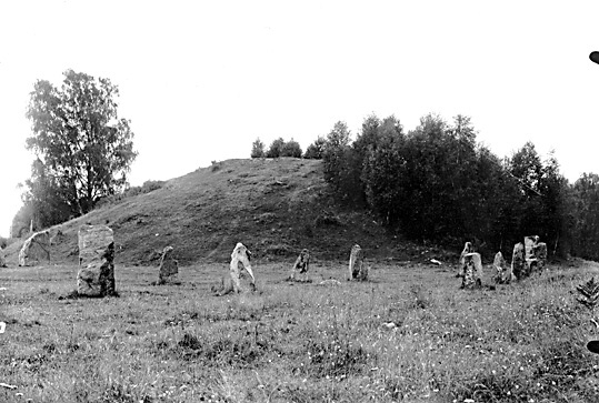 Anundshög. Gravhög och del av skeppssättning III i Långby, Västerås.