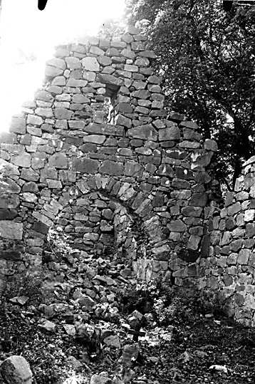 Portal till tornet, Stora Rytterne kyrkoruin i Lundby, Västerås.