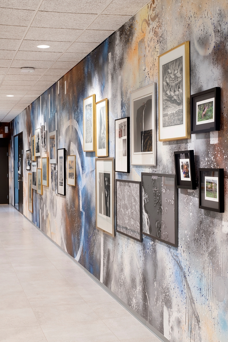 Verket er et spor og en score fra en performance kunstner gjorde på Kunsthall Trondheim i 2019. Siden han ikke viser dokumentasjon av sine performance, har han begynt å lage collager med bilde og tekst som relateres både direkte til performancen, men også til
undersøkelsene som ble gjort i forkant.