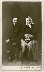 Porträttfoto av en medelålders man i mörk kavajkostym med st