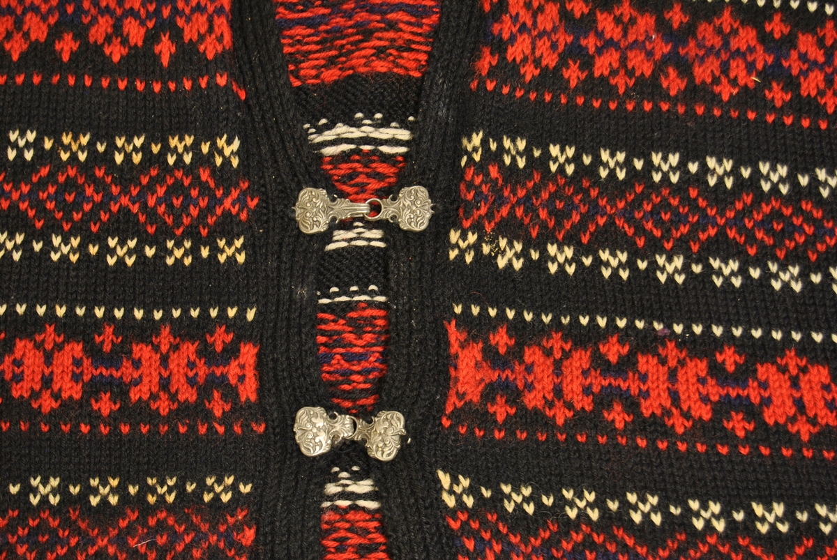 kvite luser, figurar i raudt og blått