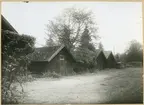 Tortuna sn, Västerås kn.
Kyrkstallar vid Tortuna kyrka, 1924.