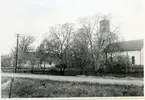 Tortuna sn, Västerås kn.
Tortuna prästgård och kyrka, 1942.