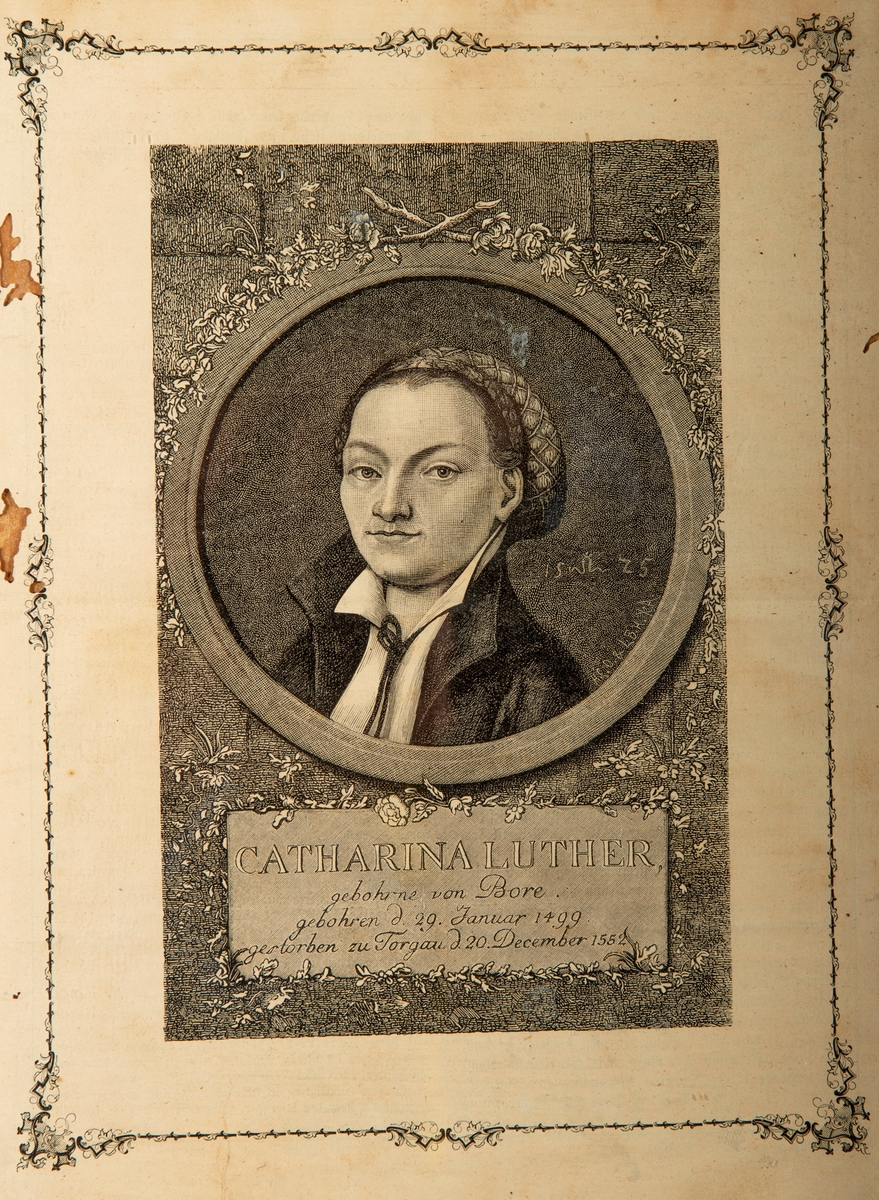 Avisside med bilde av Catharina Luther. 4 sider av Almuevennen fra 1882 ligger bak bildet. 