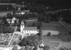 Flygfoto över Sandsjö Kyrka i Dångebo, Kronobergslän.