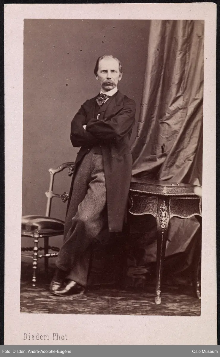 portrett, mann, høyesterettsavokat, stående helfigur