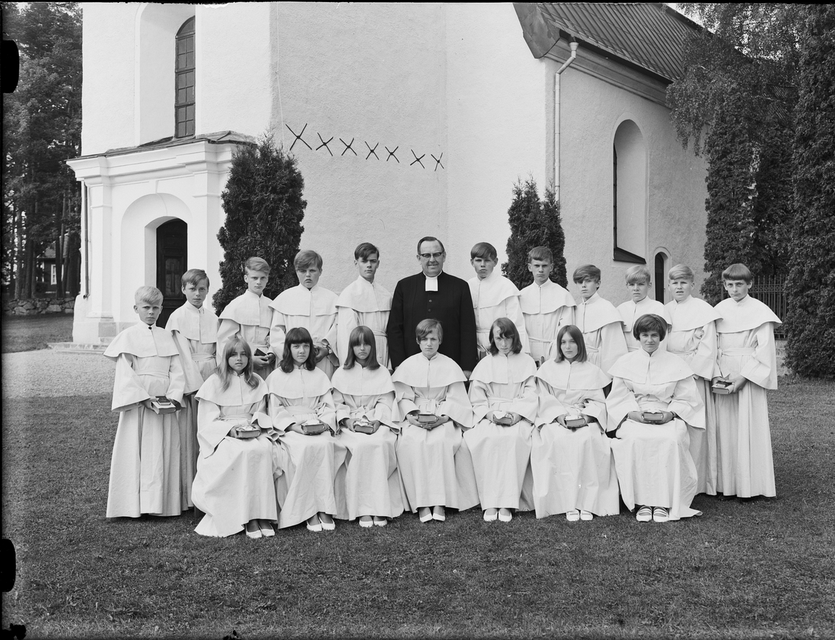 Konfirmander, Hargs kyrka, Uppland 1967