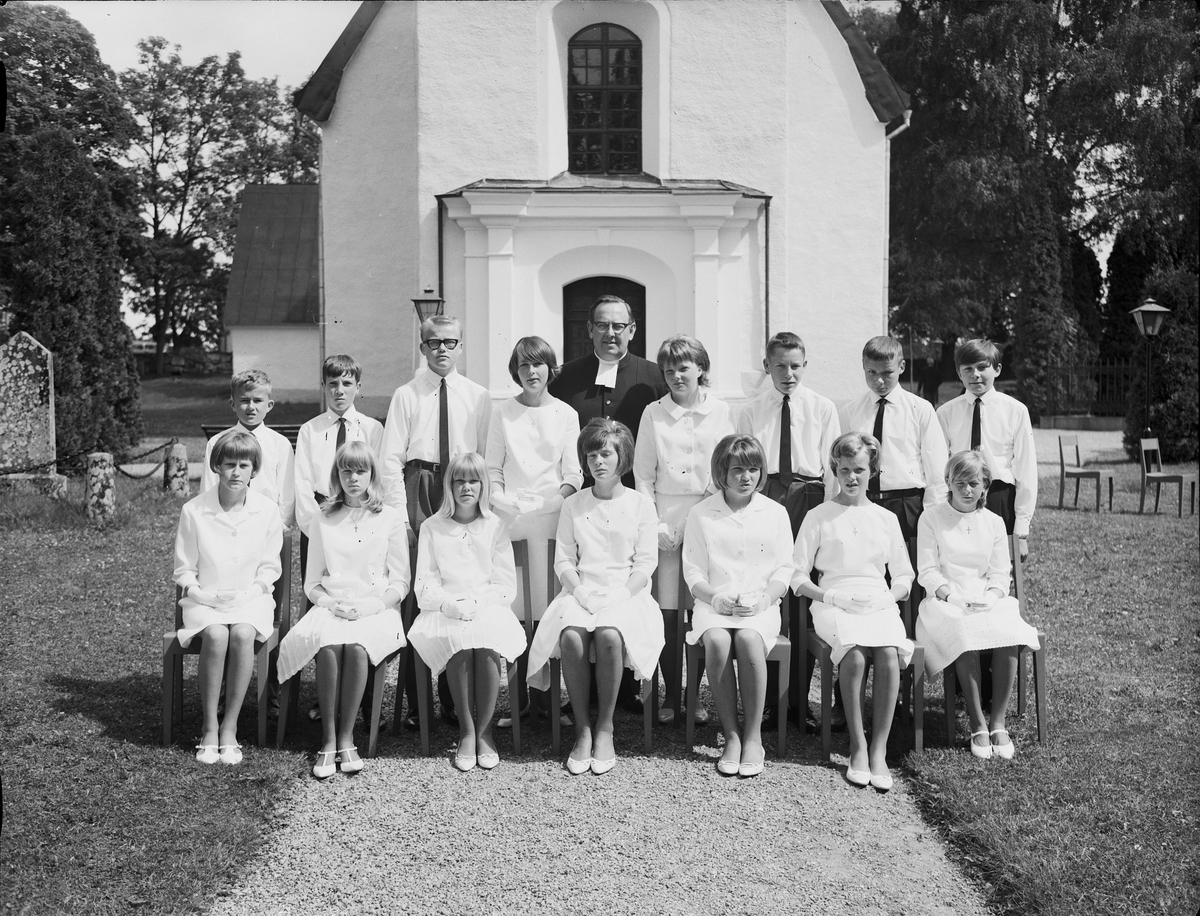 Konfirmander, Hargs kyrka, Uppland 1965