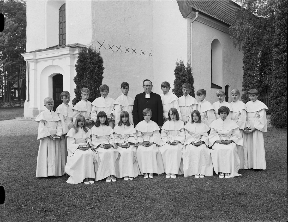Konfirmander, Hargs kyrka, Uppland 1967